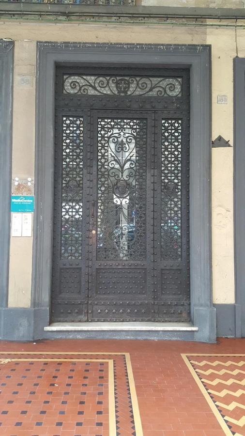 A 2 Passi Dal Centro Appartement Genua Buitenkant foto